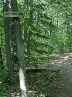 Kitty rock trail sign and entrance